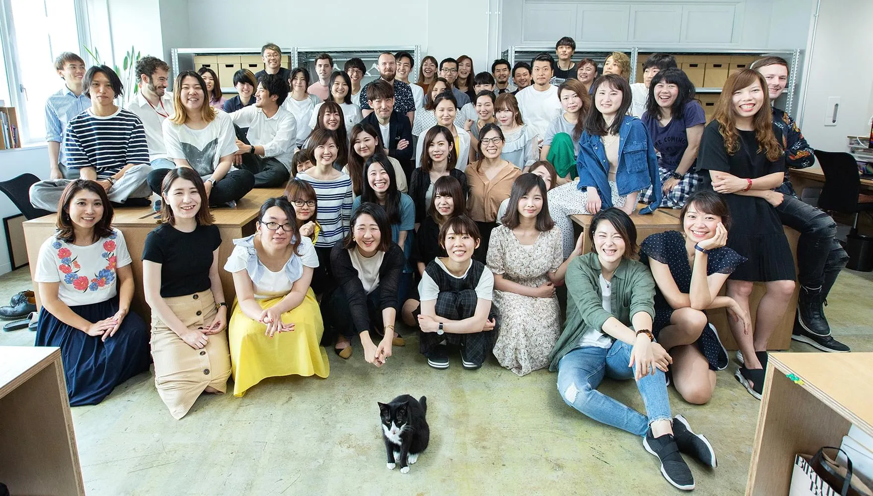 アライブベトナムのチームメンバー集合写真